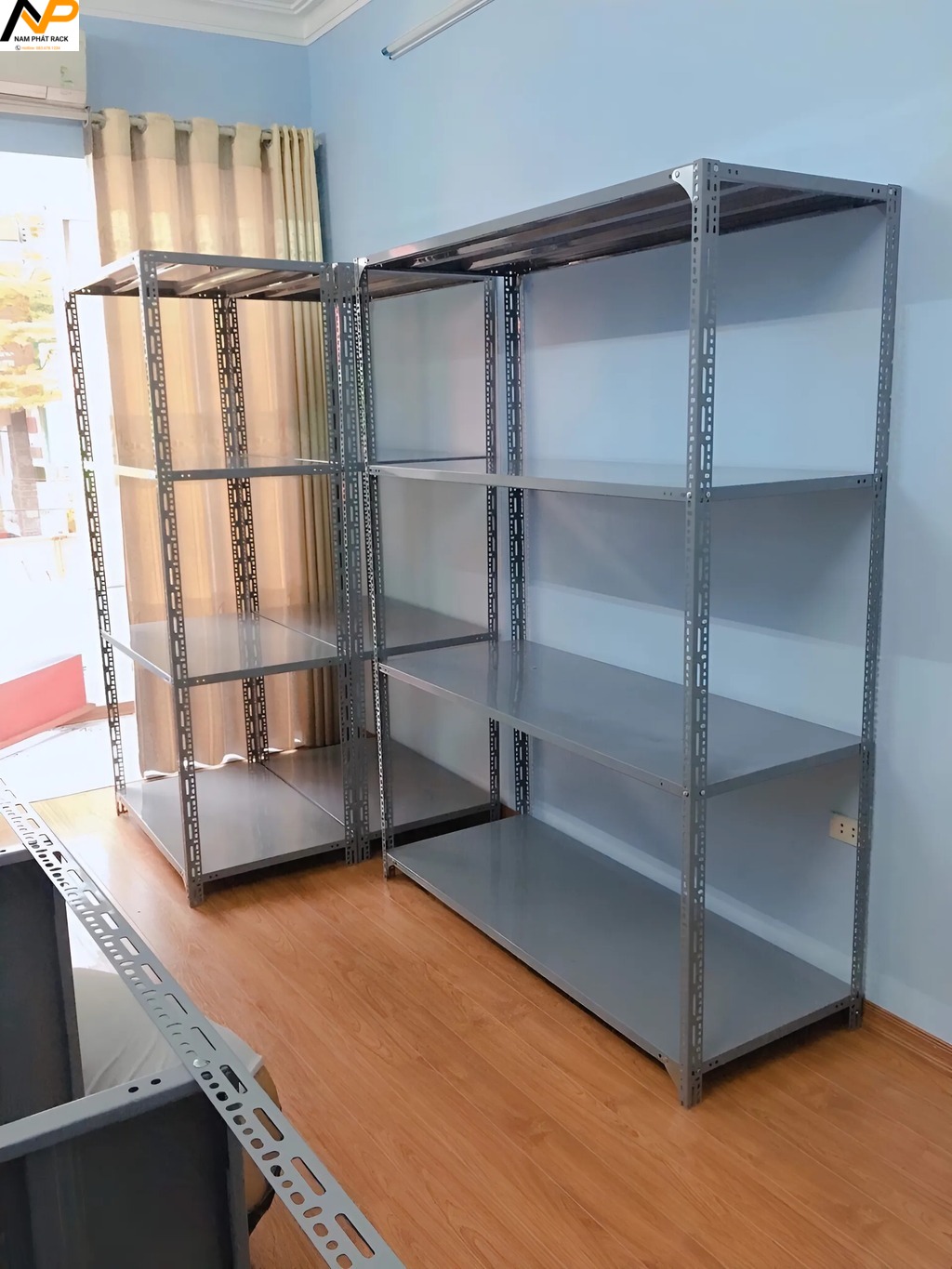 Kệ Sắt V Lỗ 4 tầng: Cao 1.5m, dài 1m, rộng 0.5m Kệ Sắt V Lỗ 4 tầng: Cao 1.5m, dài 1m, rộng 0.5m