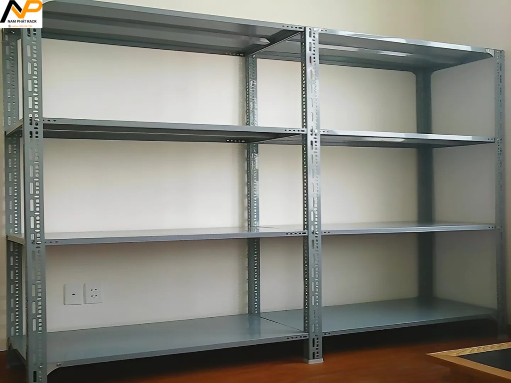 Kệ Sắt V Lỗ 4 tầng: Cao 1.5m, dài 1m, rộng 0.5m Kệ Sắt V Lỗ 4 tầng: Cao 1.5m, dài 1m, rộng 0.4m