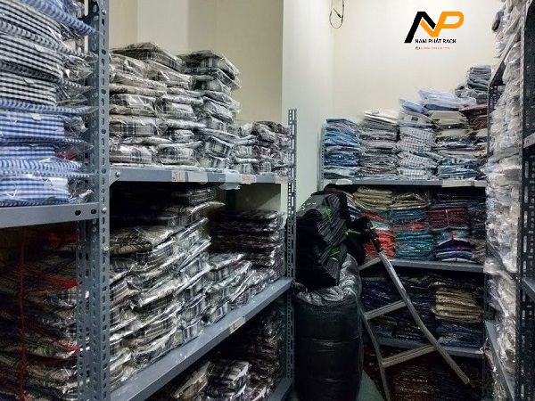 kệ kho quần áo