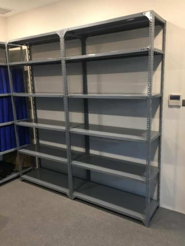 Biết tự làm kệ sắt V lỗ - Tại sao không?