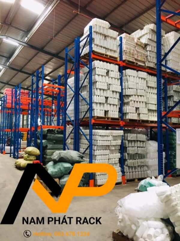 Cấu tạo của kệ sắt lót ván