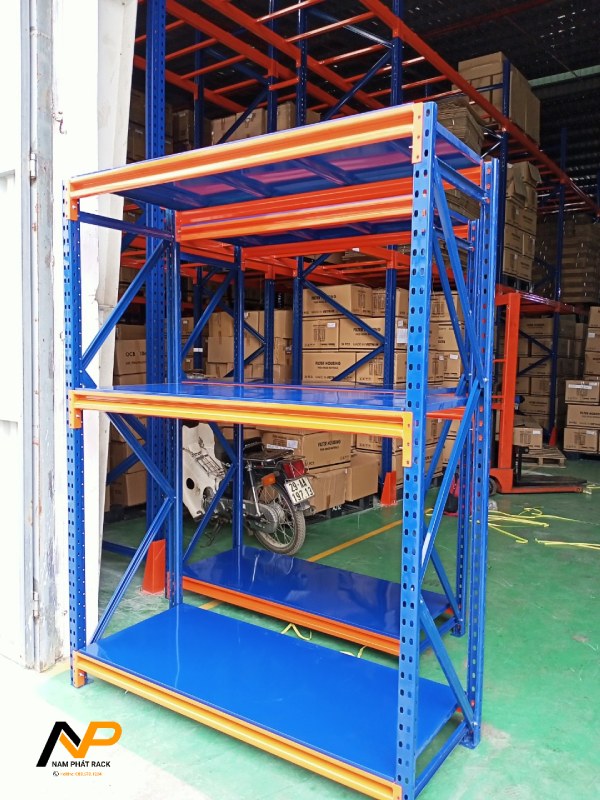 So sánh kệ trung tải