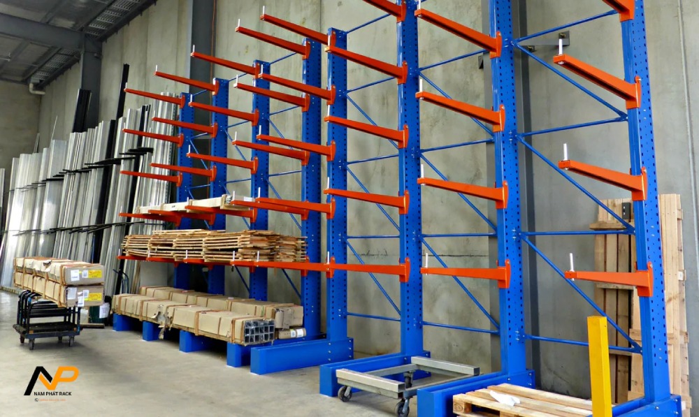 Aneeta Kệ hạng nặng