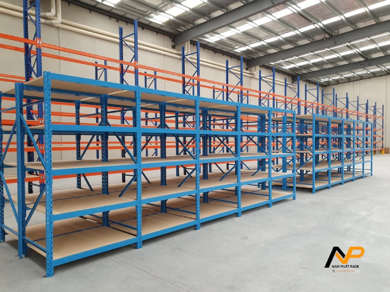 Kệ kho hạng nặng dài