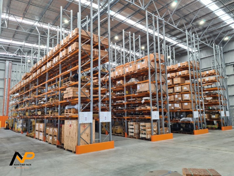 Lựa chọn kệ sắt như thế nào cho kho hàng