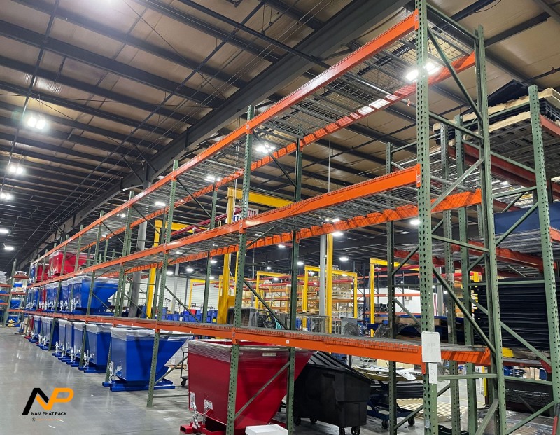 Mẫu kệ để hàng kho công nghiệp