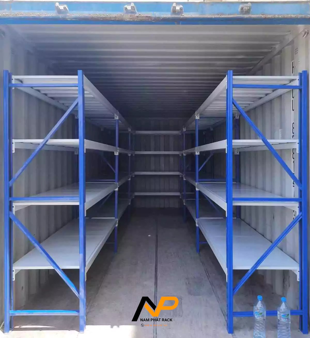 Chở kệ trung tải chứa hàng