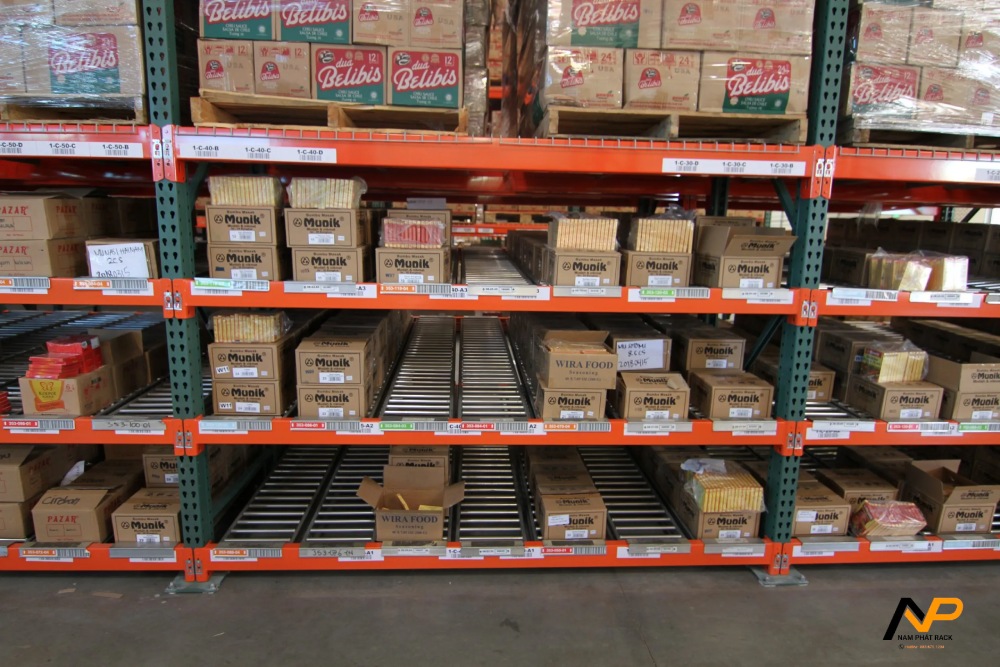 Kệ đựng kho hàng công nghiệp nặng