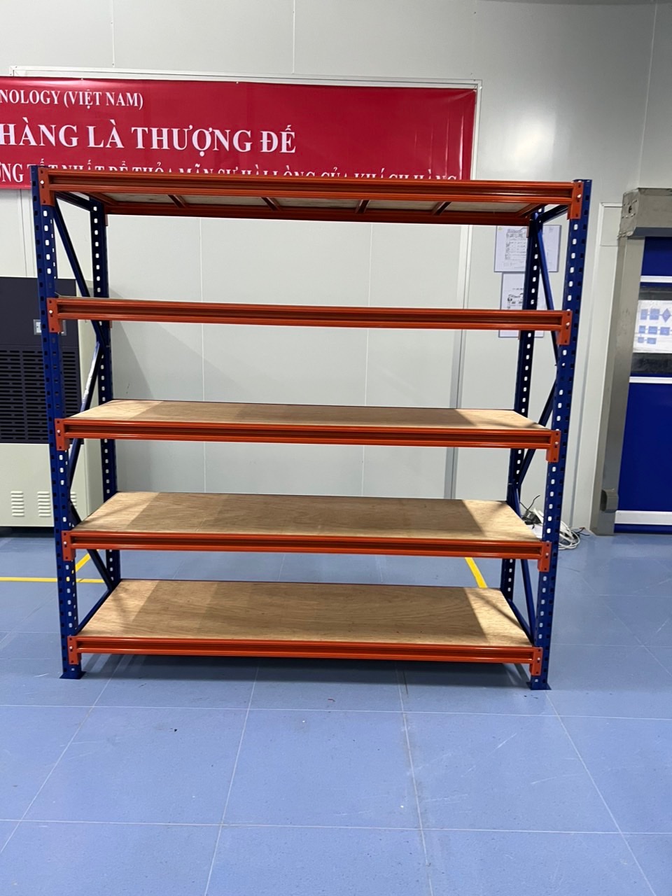 Kệ kho trung tải mặt ván gỗ